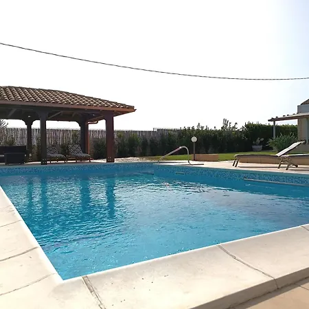 Casa Daniela Испика